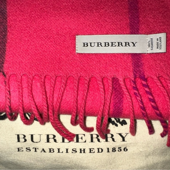 Burberry Cashmere Scarf. - Picture 2 of 5
